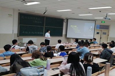 泉心泉益，研途引航 信息學院志愿服務隊成功舉辦考研交流分享會